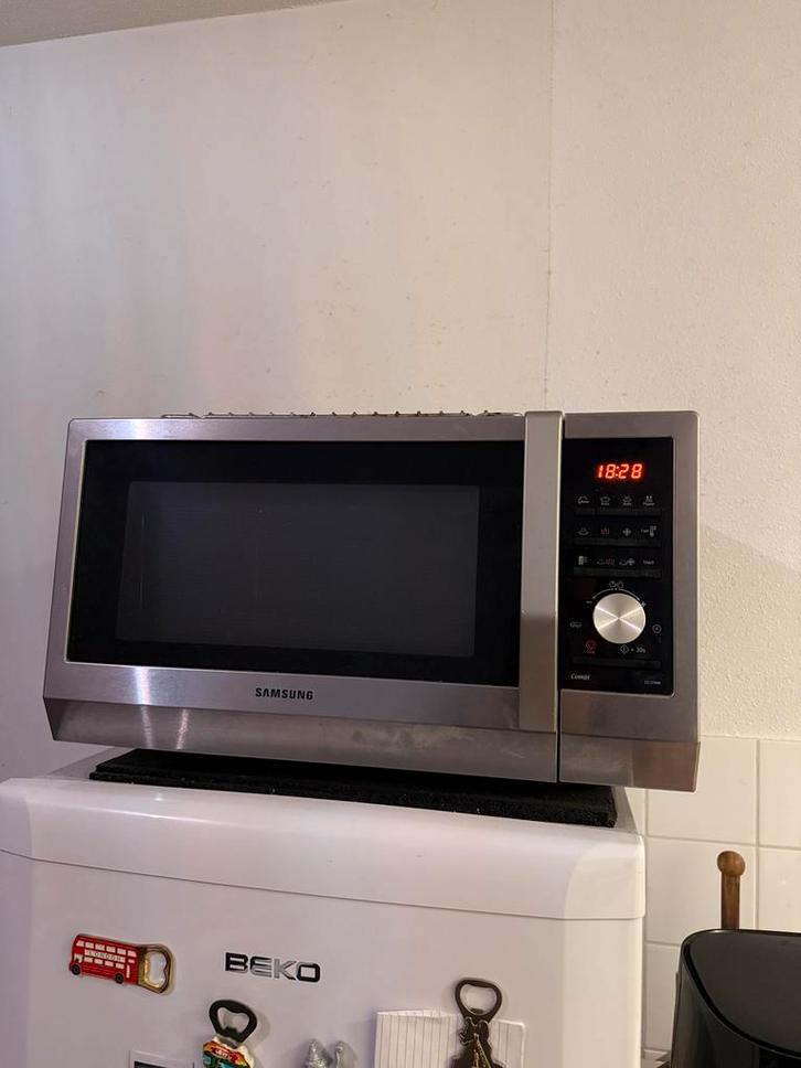 Samsung Combimagnetron, Witgoed en Apparatuur, Magnetrons, Gebruikt, Vrijstaand, Combimagnetron, 45 tot 60 cm, Grill, Hete lucht