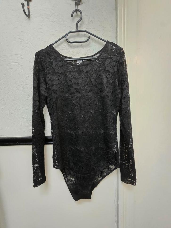 Zwarte Kanten Body Urban Classics - Maat M, Kleding | Dames, Tops, Zo goed als nieuw, Maat 38/40 (M), Zwart, Lange mouw, Ophalen of Verzenden