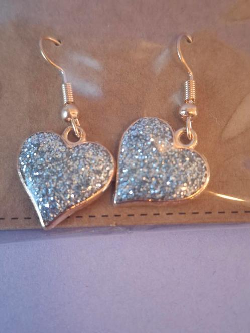 Goudkleurige nieuwe hang oorbellen dames, Sieraden, Tassen en Uiterlijk, Oorbellen, Nieuw, Overige materialen, Ophalen of Verzenden