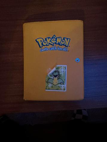 50+ 1995 Pokémon kaarten in een verzamelmapje beschikbaar voor biedingen