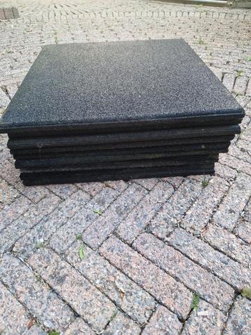 10 rubbere speeltegels buiten zwart 50x50 ophalen beschikbaar voor biedingen
