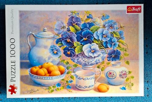 Trefl Puzzel 1000 - Stilleven met Viooltjes, Hobby en Vrije tijd, Denksport en Puzzels, Zo goed als nieuw, Legpuzzel, 500 t/m 1500 stukjes