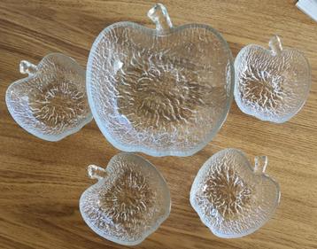Set vintage appel schalen beschikbaar voor biedingen