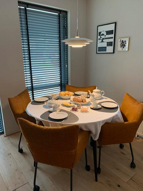 Label van den Berg eetkamerstoelen, 4x, Huis en Inrichting, Stoelen, Zo goed als nieuw, Vier, Stof, Bruin, Ophalen