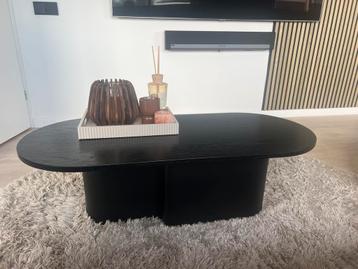Zwarte ovale salontafel - noo.ma Looi - organisch beschikbaar voor biedingen