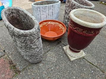 Diverse Bloempotten en Schaal beschikbaar voor biedingen