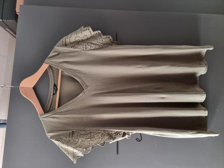 Army groene top draagmaat 44/46, Kleding | Dames, T-shirts, Zo goed als nieuw, Maat 42/44 (L), Groen, Korte mouw, Ophalen of Verzenden