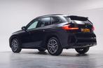 BMW X1 xDrive23i 204pk M Sport Aut. [ Head-up 360°cam Alcat, Auto's, 1998 cc, Gebruikt, 2000 kg, Zwart