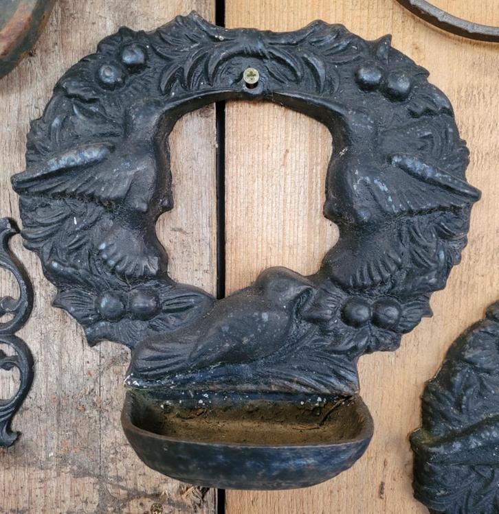 Brocante gietijzeren drinkbakje voederbakje voor vogels, Tuin en Terras, Vogelhuisjes en Vogelbaden, Zo goed als nieuw, Verzenden