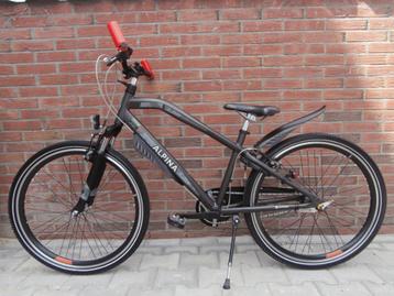ALS NIEUW Alpina Trial 26 inch, 3 versnellingen zwart-oranje beschikbaar voor biedingen