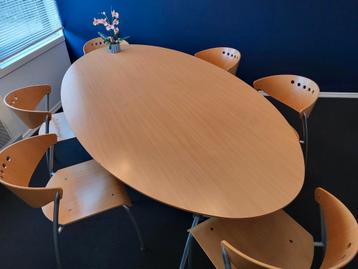 Beuken fineer vergadertafel + 6 stoelen (optioneel) beschikbaar voor biedingen