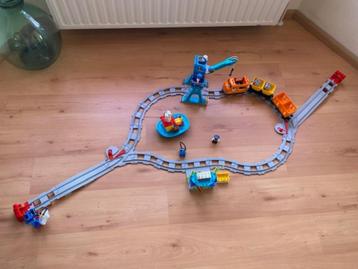 Duplo, treinbaan rails boot poppetjes, hijskraan, trein etc beschikbaar voor biedingen