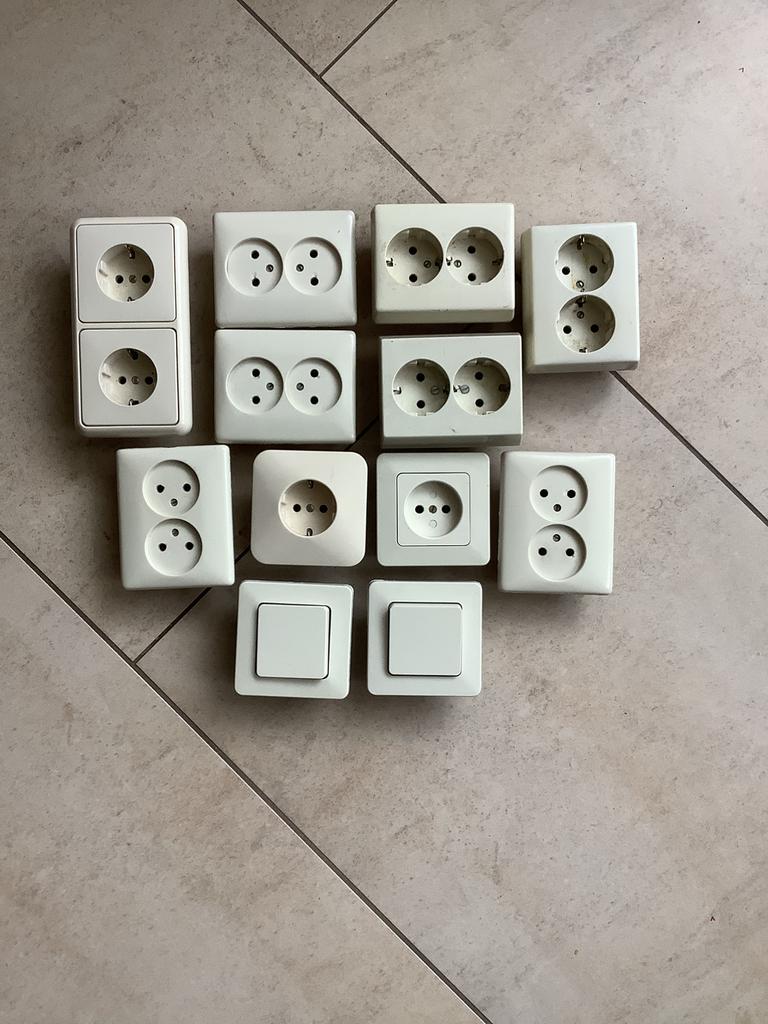 Contactdozen en lichtschakelaars, Ophalen of Verzenden, Gebruikt, Stopcontact