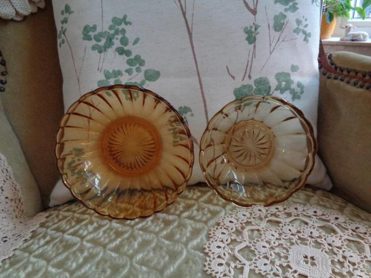 2 Amberkleurige Glazen Schaaltjes ** Mimosa **, Antiek en Kunst, Antiek | Glas en Kristal, Ophalen of Verzenden