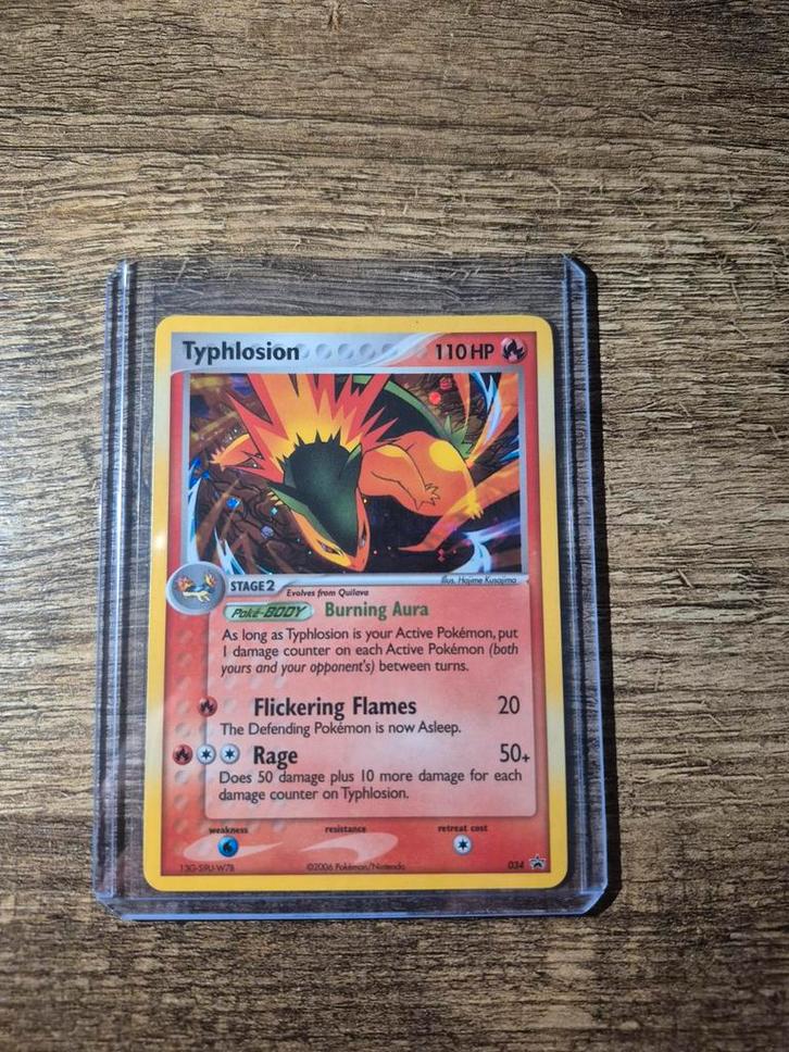 Typhlosion - Holo Promo Pokémon Kaart - 034 (2006), Hobby en Vrije tijd, Verzamelkaartspellen | Overige, Gebruikt, Losse kaart