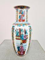 Vintage Chinese Vaas met Gedetailleerde Scènes, Ophalen of Verzenden