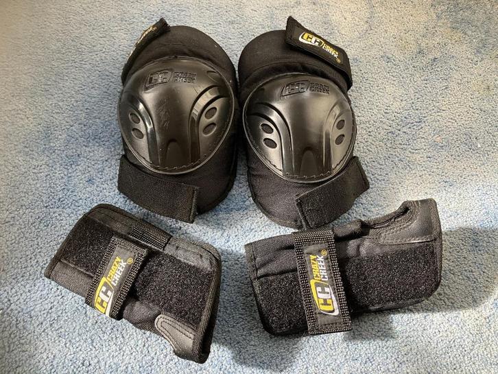 Beschermsetje voor schaatsen, skaten, longboarden - Maat S, Sport en Fitness, Skeelers, Zo goed als nieuw, Bescherming, Overige merken