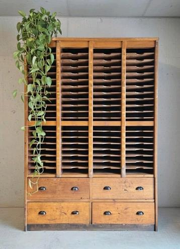 Antieke vakkenkast vintage dossierkast apothekerskast kast beschikbaar voor biedingen