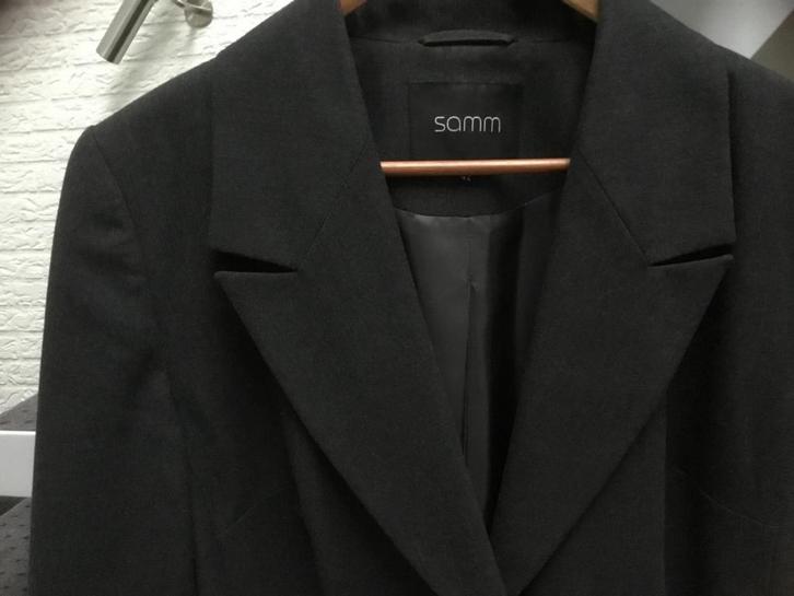 Samm Colbertje Maat 42 - Donkergrijs, Licht Getailleerd, Kleding | Dames, Jasjes, Kostuums en Pakken, Zo goed als nieuw, Jasje