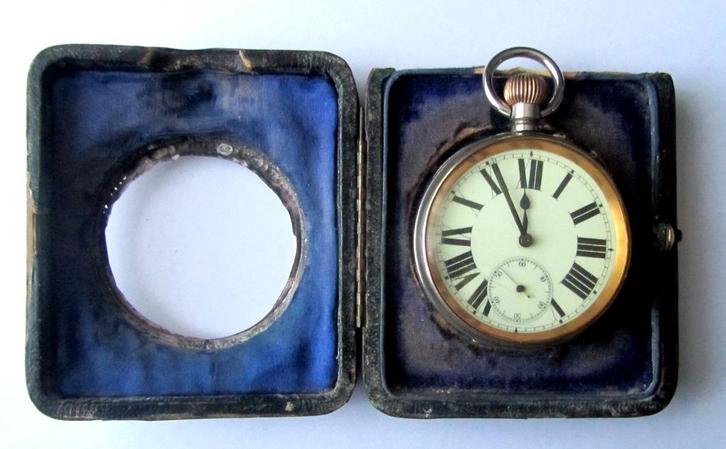 Mooie Zwitsers Argentan mechanische reisklok zilveren kast, Antiek en Kunst, Antiek | Klokken, Ophalen