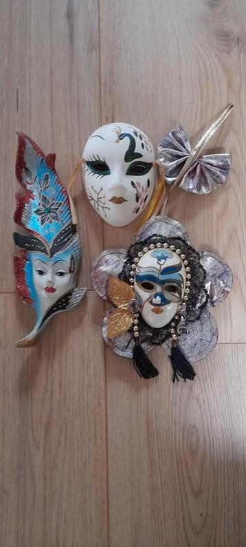 Verzameling Venetiaanse maskers beschikbaar voor biedingen