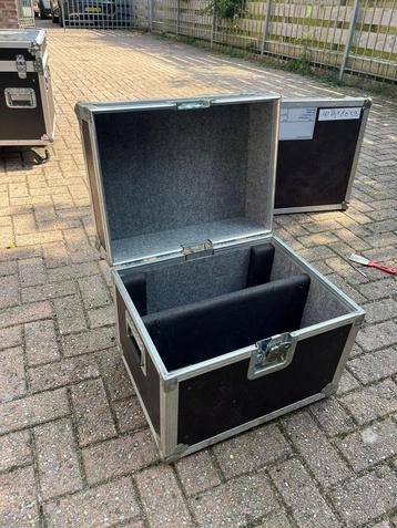 Flightcase met 2 vakken beschikbaar voor biedingen