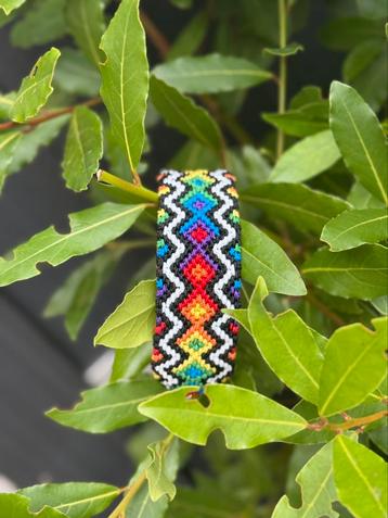 Handgemaakte paracord halsband beschikbaar voor biedingen