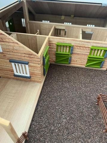 Hoekstal Kids Globe Farmin met (Schleich) paardjes beschikbaar voor biedingen