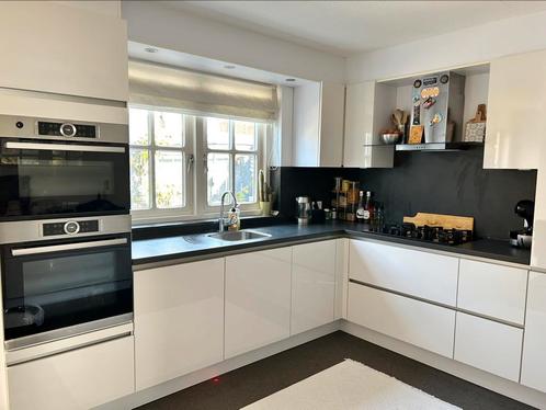 Keuken(hoek)wit hoogglans OPHALEN/Demonteren vanaf 10oktober, Huis en Inrichting, Keuken | Complete keukens, Gebruikt, Hoekkeuken