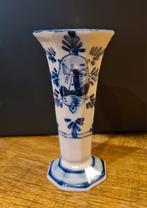 Klein Delft blue handpainted vaasje, 13 cm. hoogte, Antiek en Kunst, Ophalen of Verzenden