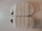 UGG Fluff Yeah sandals cream sheepskin 38, Kleding | Dames, Schoenen, Ophalen of Verzenden, Zo goed als nieuw, Wit