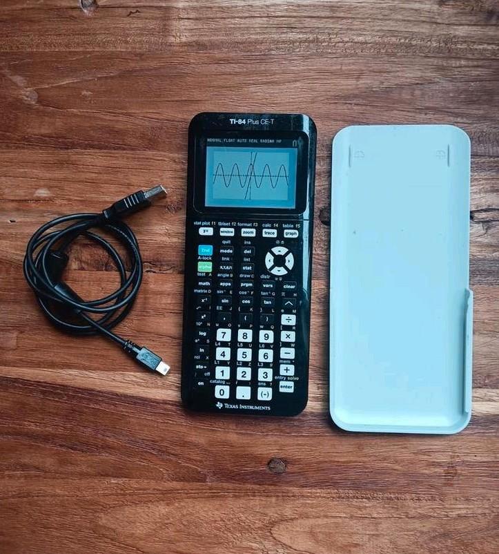 TI-84 Plus CE-T grafische rekenmachine met originele oplader, Diversen, Rekenmachines, Gebruikt, Grafische rekenmachine, Ophalen of Verzenden
