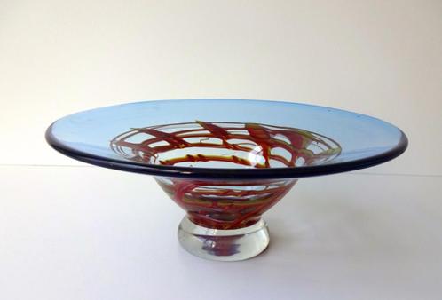 Glazen schaal lichtblauw patroon rood geel Jablonski 3399-s, Antiek en Kunst, Antiek | Glas en Kristal, Ophalen of Verzenden