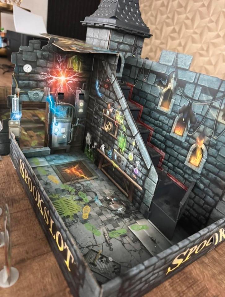 Spookslot Bordspel - Durf jij het aan?, Hobby en Vrije tijd, Gezelschapsspellen | Bordspellen, Zo goed als nieuw, Drie of vier spelers