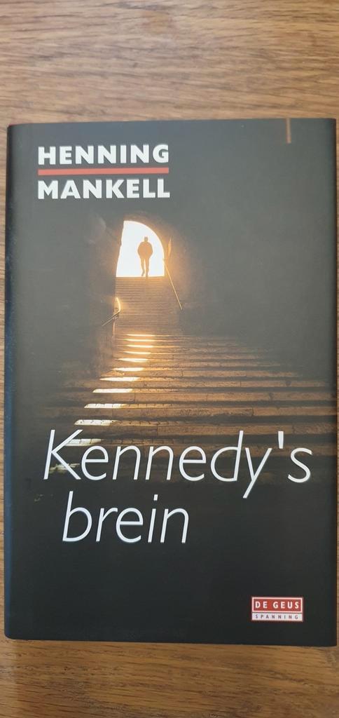 Henning Mankell - Kennedy's brein, Boeken, Detectives, Zo goed als nieuw, Ophalen of Verzenden