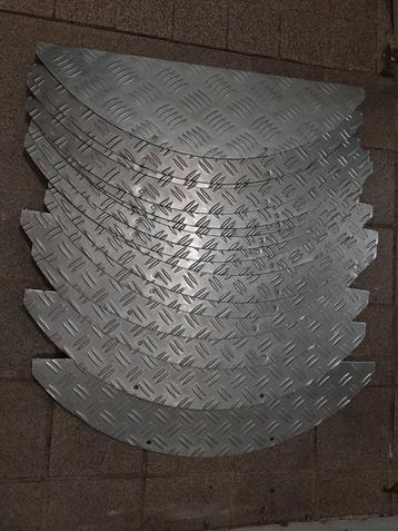 Metalen trap maantjes  beschikbaar voor biedingen