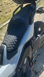 Honda X-ADV 750 RS Custom Comfort Zadelcover nieuwe kleuren, Motoren, Tuning en Styling, Ophalen of Verzenden