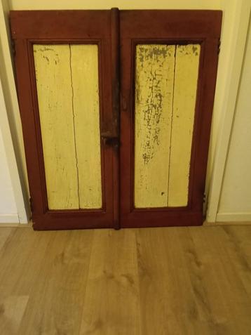 Prachtige  landelijke  kastdeurtjes ( brocante) beschikbaar voor biedingen