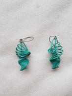 groene oorbellen, Overige materialen, Ophalen of Verzenden, Groen, Hangers