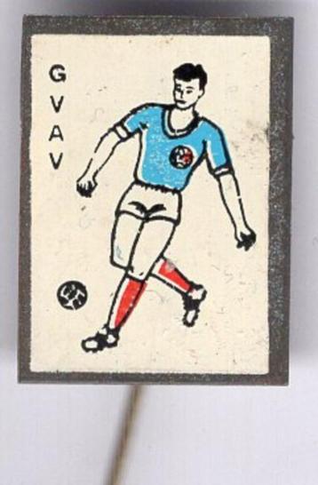 G.V.A.V. wit op blik voetbalclub speldje ( Y_073a ) beschikbaar voor biedingen
