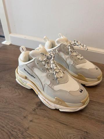 Mooie witte Balenciaga Triple S schoenen maat 44 beschikbaar voor biedingen