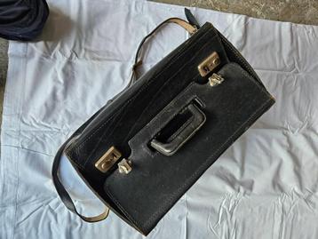 Lederen koffer beschikbaar voor biedingen