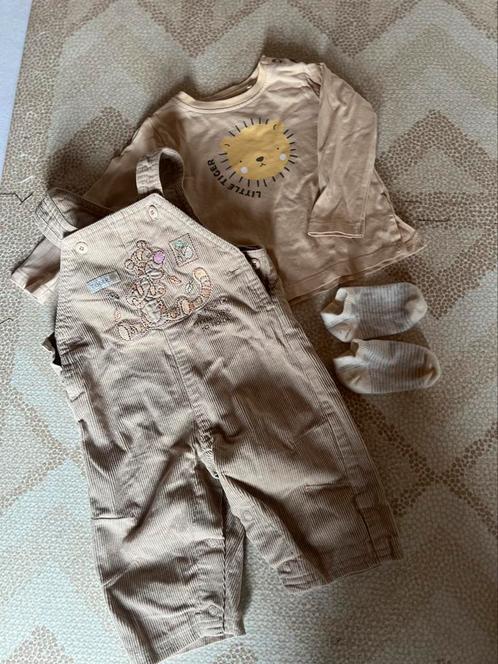 Disney baby set- beige corduroy tuinbroek + shirt 62/68, Kinderen en Baby's, Babykleding | Baby-kledingpakketten, Zo goed als nieuw