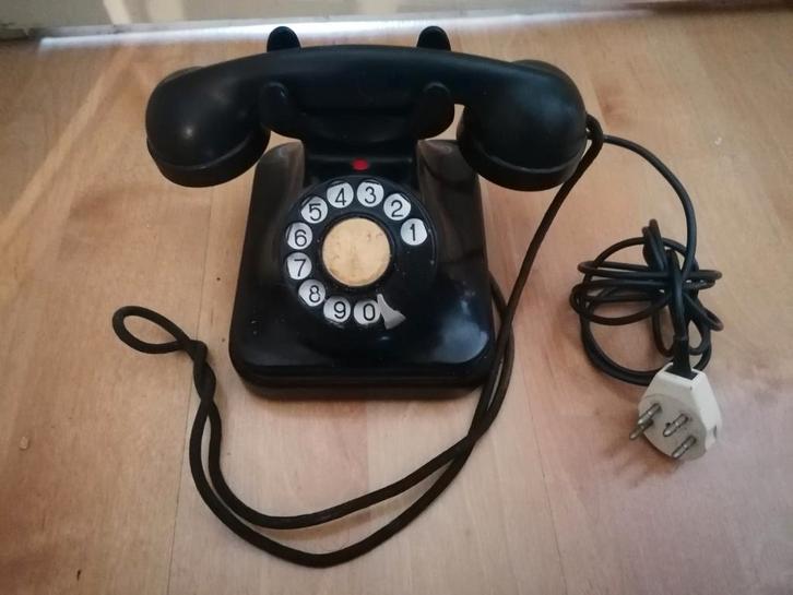 BTMC Bakeliet Telefoon 1936-1952, Antwerpen, Telecommunicatie, Vaste telefoons | Niet Draadloos, Zo goed als nieuw, Bakeliet, Met draaischijf