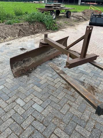 Grondschuif beschikbaar voor biedingen