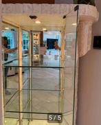 Griekse Stenen Vitrinekast, Huis en Inrichting, Kasten | Dressoirs, Ophalen, 100 tot 150 cm, Glas, Zo goed als nieuw