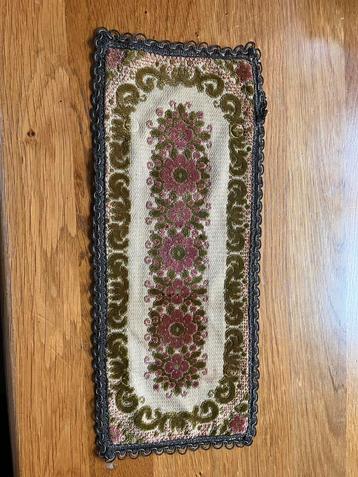 Vintage Kleedje met Bloemenmotief beschikbaar voor biedingen