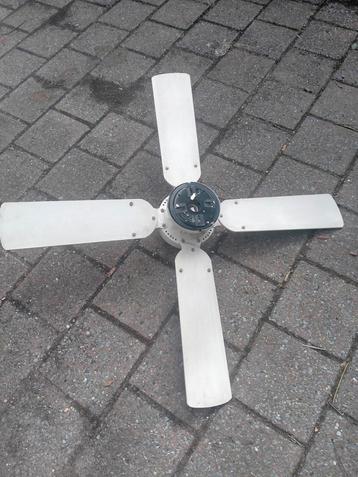 Plafond ventilator  beschikbaar voor biedingen