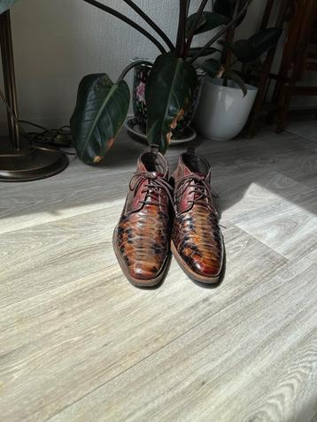 Rehab schoenen met slangenprint beschikbaar voor biedingen