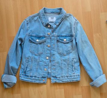 Lichtblauwe Spijkerjas van Bershka – Maat M 1 keer gedragen. beschikbaar voor biedingen